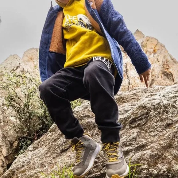 NEW THE NORTH FACE Boys Black Camp Fleece Jogger Pants Athletic Comfy Bottoms - Picture 15 of 15